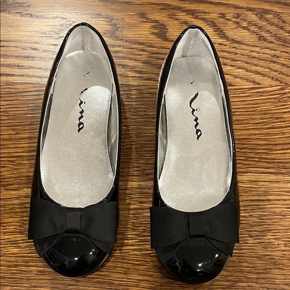 Nina Kids Patent Leather Black Flats with Bows in Great Condition Size 1